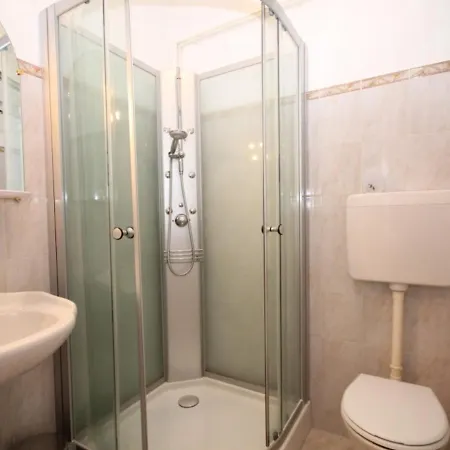 Apartment T1 Avec Ascenseur Au Centre De Mont-dore Pour 4 Personnes, Non Accessible Pmr - Fr-1-608-60 *